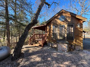 462B Jellystone Ave, Hollister, MO 65672