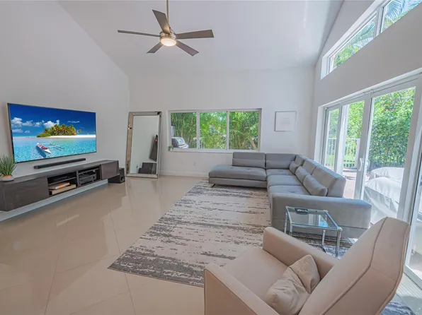 1135 W Lake Street, Hollywood, FL 33019