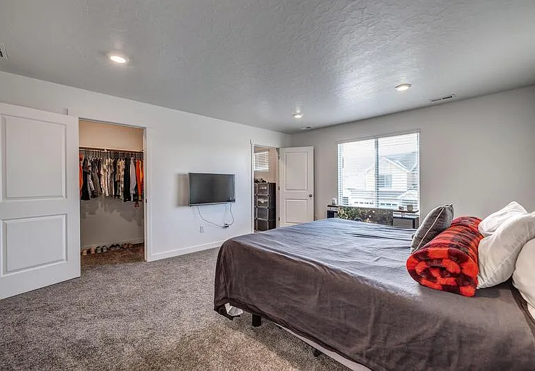 408 N Sea Chaser Ln #BASEMENT — Photo 17