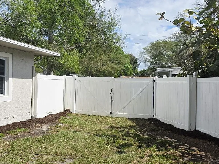 Back yard (second gate) perfect for park boat or RV