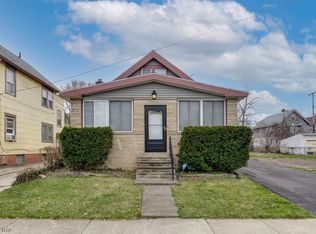 914 Alhambra Rd, Cleveland, OH 44110