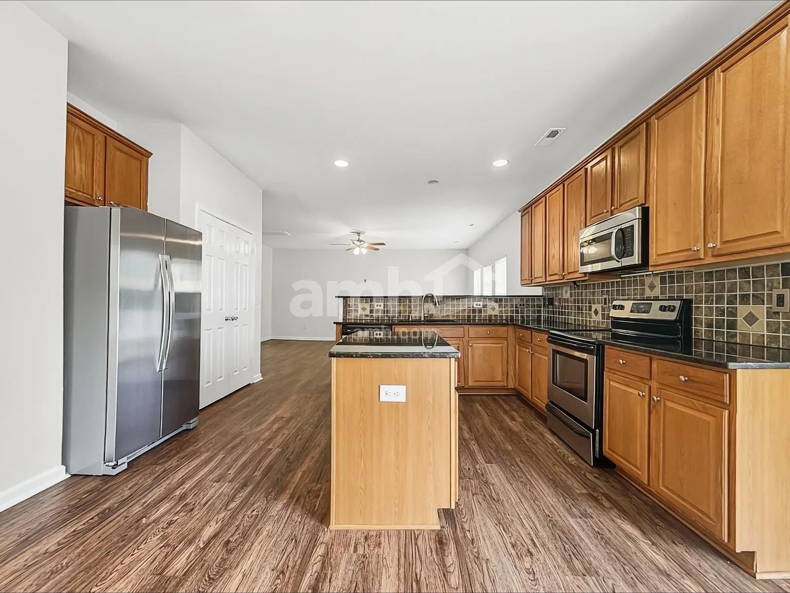 4 bed, 2.5 bath, 2953 sqft, $2,405 — Photo 4