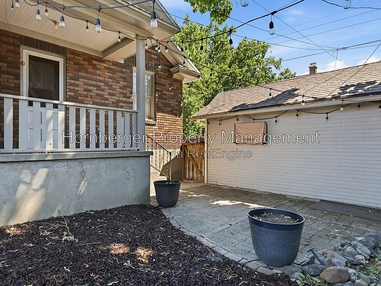 1210 S Maple St — Photo 25