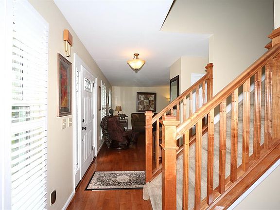 3rd image of 8436 Ironside Ct