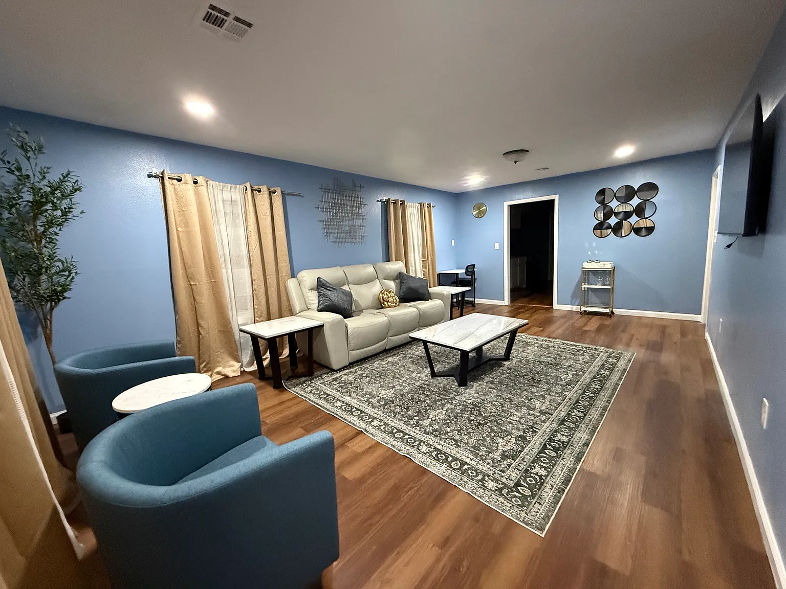 2 bed, 1119 sqft, $2,300 — Photo 3