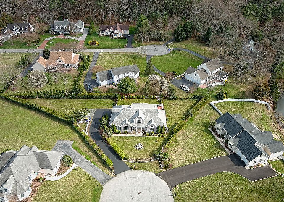 1st image of 306 Briarwood Shrs