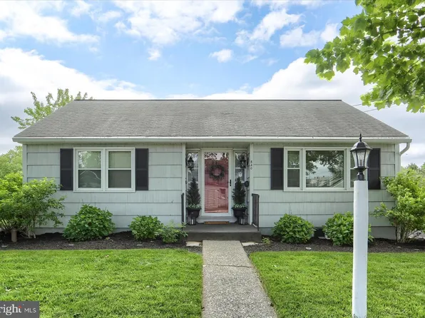 820 W Maple St, Palmyra, PA 17078