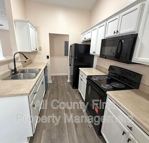 3335 Crestview Ct — Photo 6