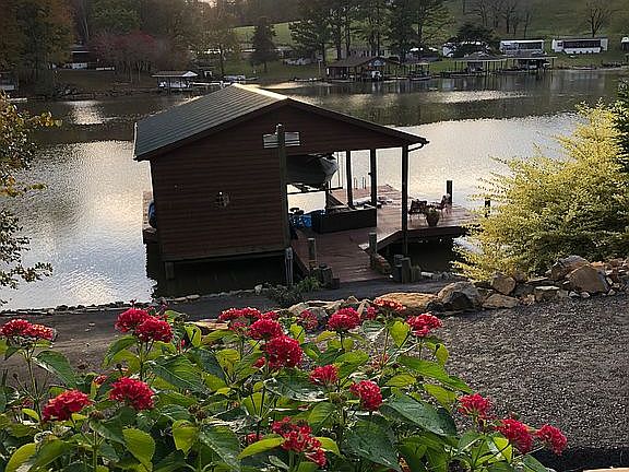Lakefront Mulch & Plants