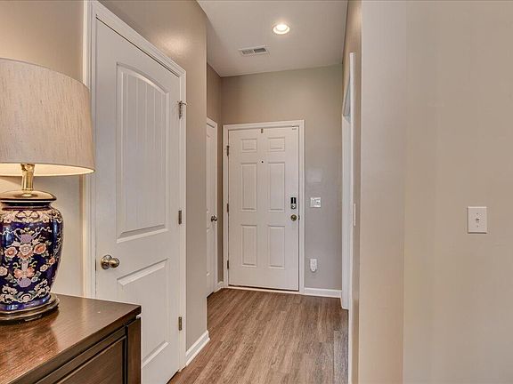 5th image of 594 Burnaby Ct
