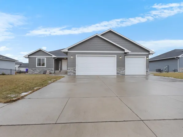 163 Central Park Ct, Harrisburg, SD 57032