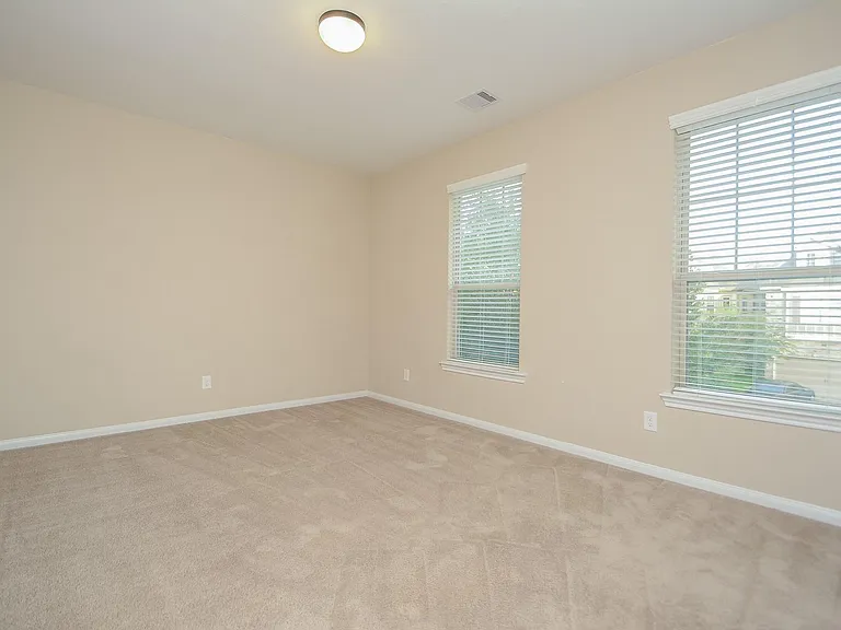 22 Cheswood Manor Dr — Photo 49