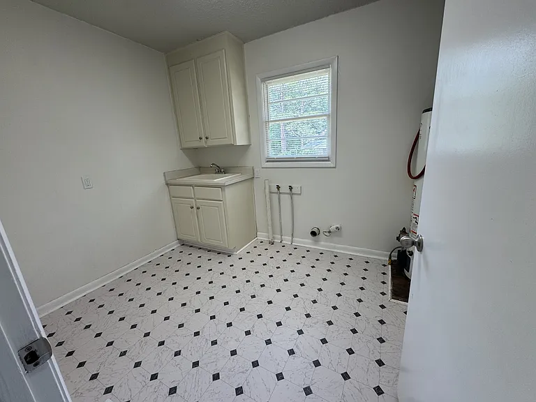 400 Massee Dr — Photo 5