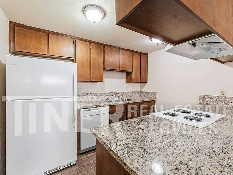 5535 E Knoll Dr — Photo 9