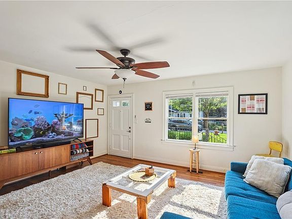 3rd image of 783 Livingstone Pl