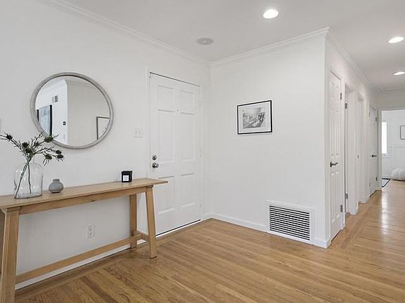 4th image of 1031 S Bernardo Ave