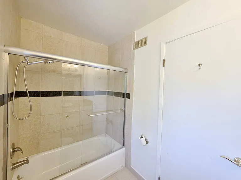 105 Dover Ct — Photo 24