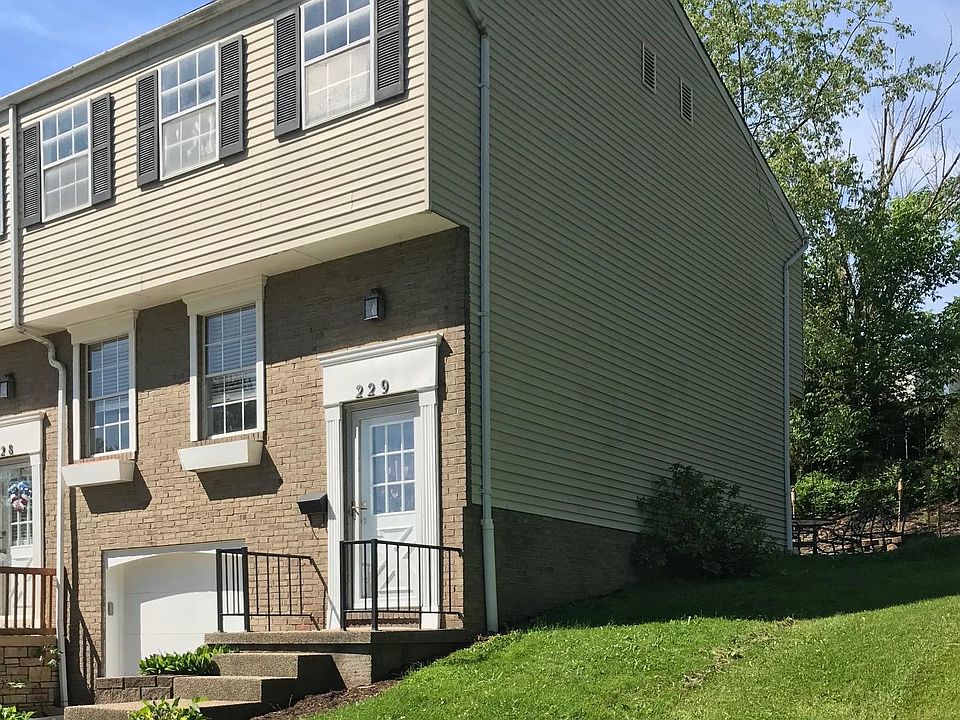Townhome end-unit in cul-di-sac
