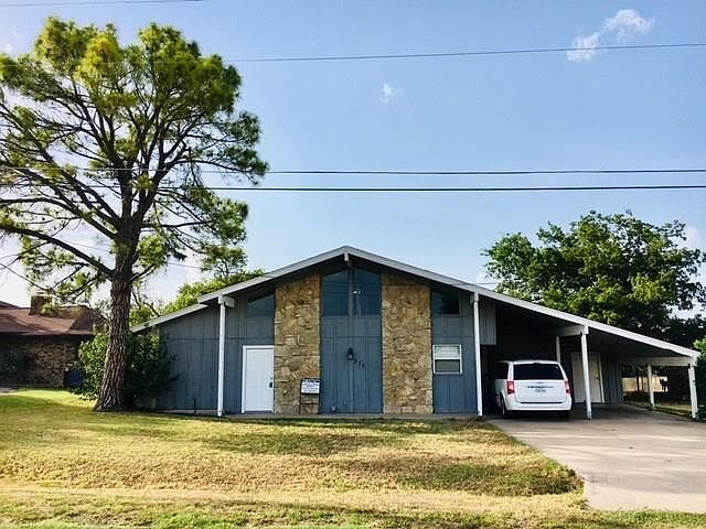 1st image of 230 Lakeview Dr