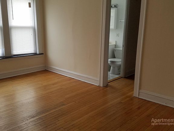 3rd image of 6037 N Paulina St APT 1A