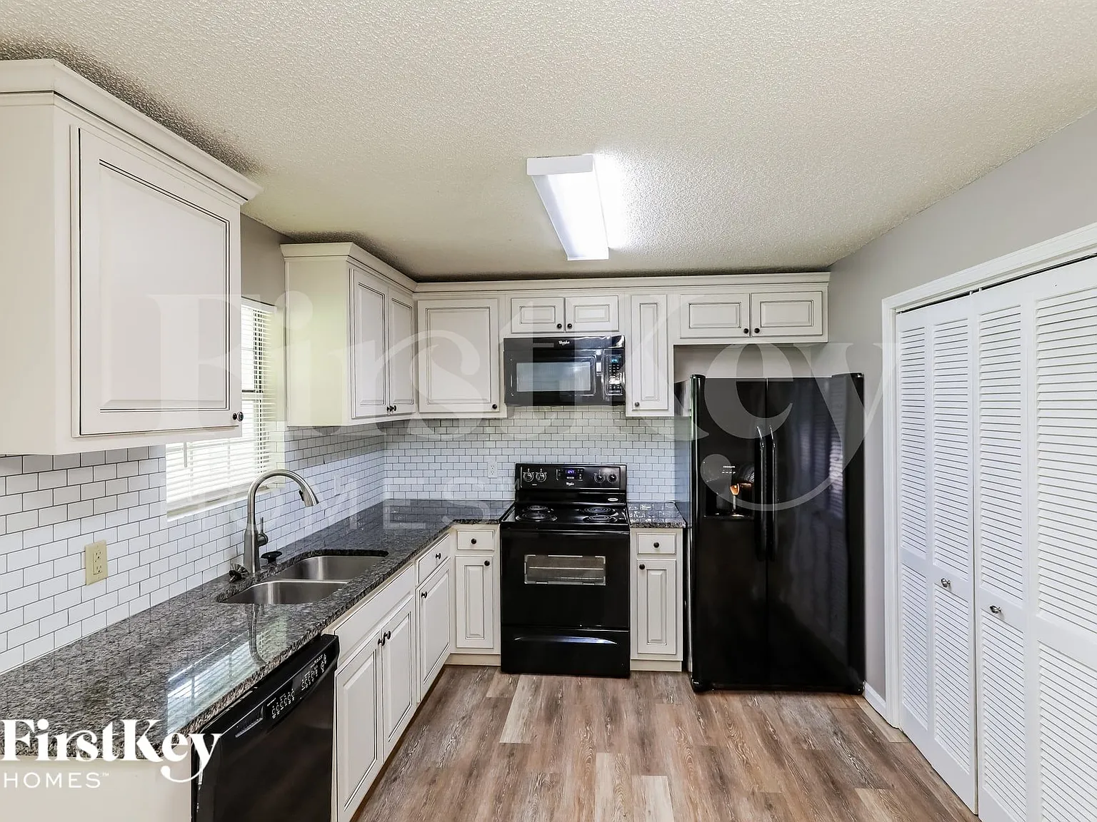 3 bed, 2.0 bath, 1100 sqft, $2,005 — Photo 4