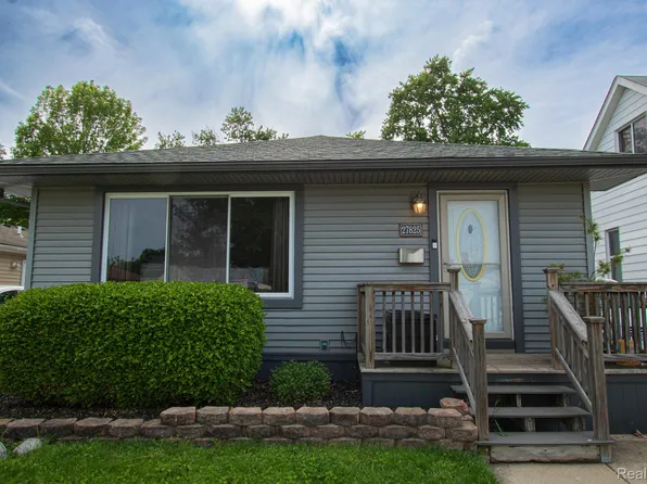 27825 Garfield St, Roseville, MI 48066