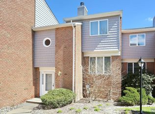 27 Sherwood Ct, River Edge, NJ 07661