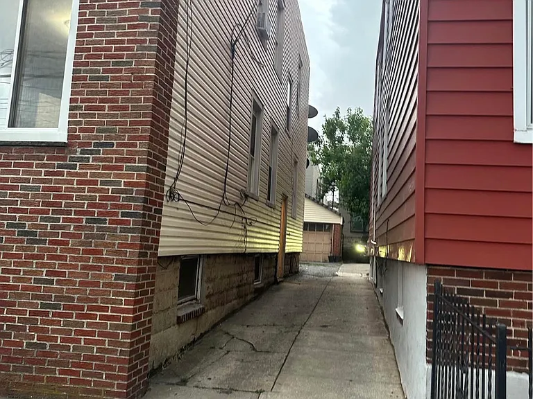 141 Roosevelt Ave #A — Photo 10