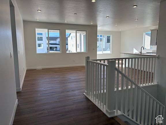 2nd image of 4919 Emerald Ave