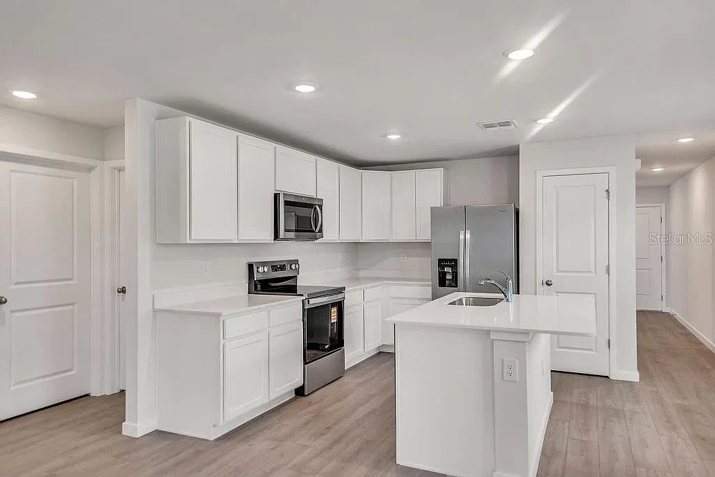 3 bed, 1302 sqft, $2,000 — Photo 4