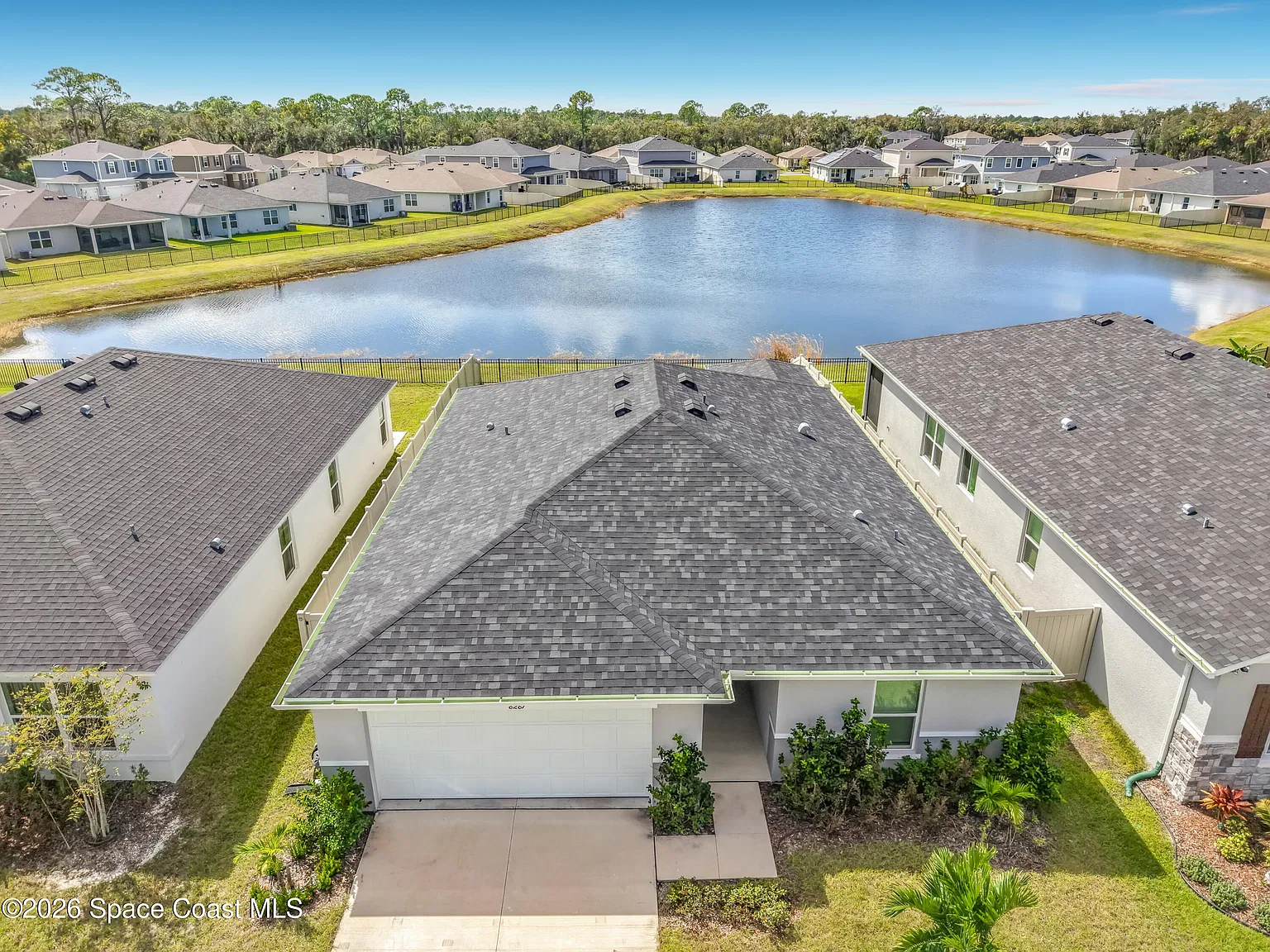 4 bed, 2.0 bath, 1696 sqft, $3,000 — Photo 2