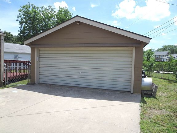 3rd image of 325 W Summey Ave