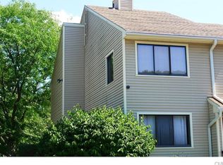 59 Lance Cir, Bridgeport, CT 06606