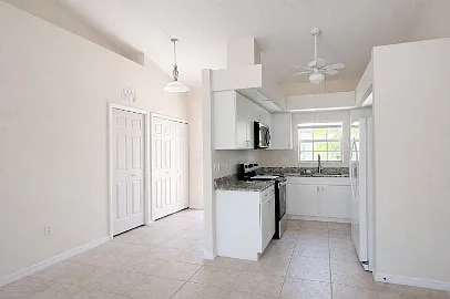 213 Rotonda Blvd W #B — Photo 8