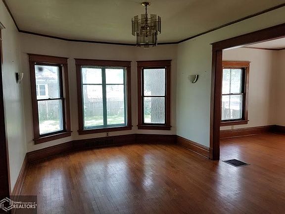 3rd image of 314 3rd St NW
