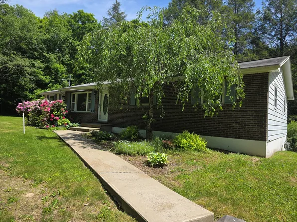 24 State Line Rd, Vestal, NY 13850
