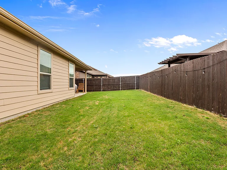 9108 Golden Hollow Ln — Photo 30