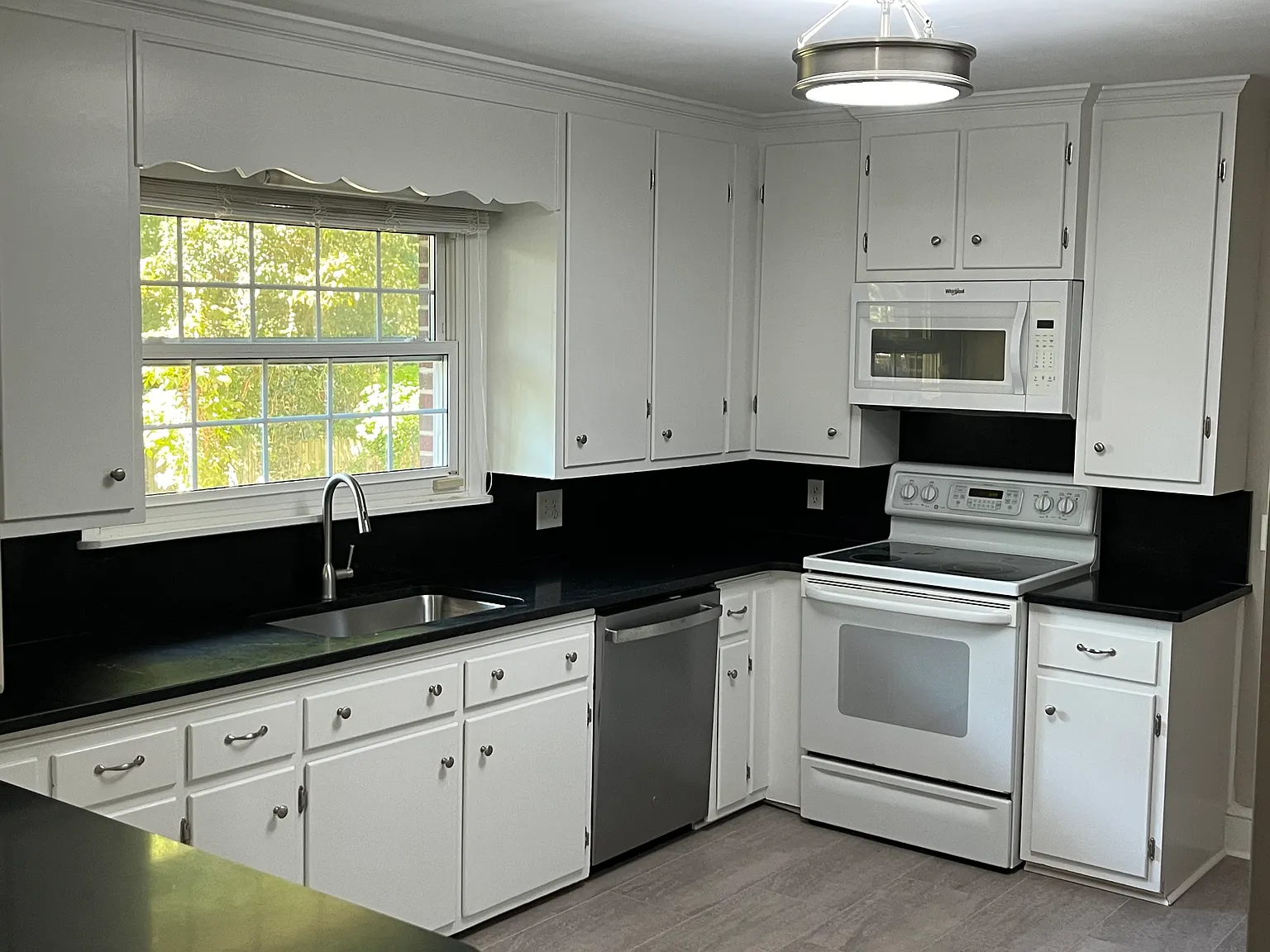 3 bed, 1370 sqft, $3,000 — Photo 3