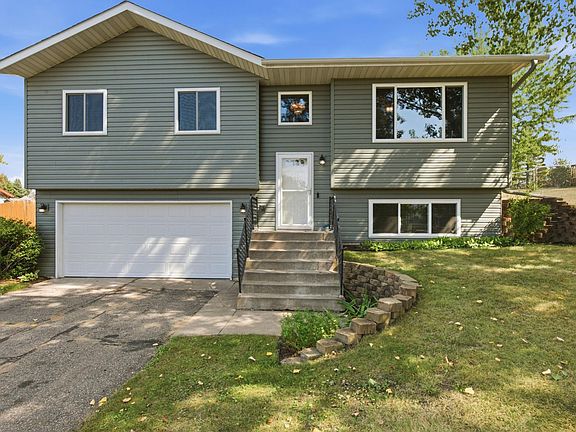2nd image of 606 4th Ave NE