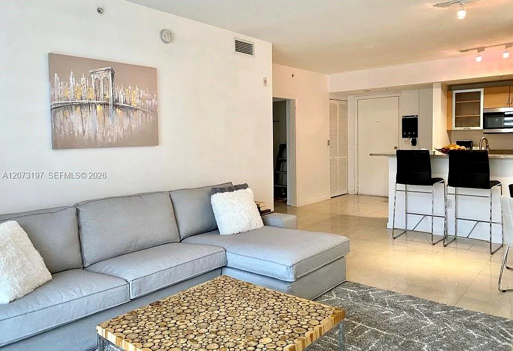 Venture At Aventura West — Photo 2