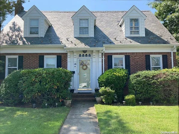 14 New York Avenue, Rockville Centre, NY 11570
