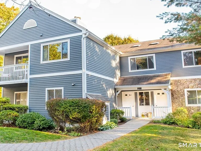 211 Windgate Cir #B — Photo 2