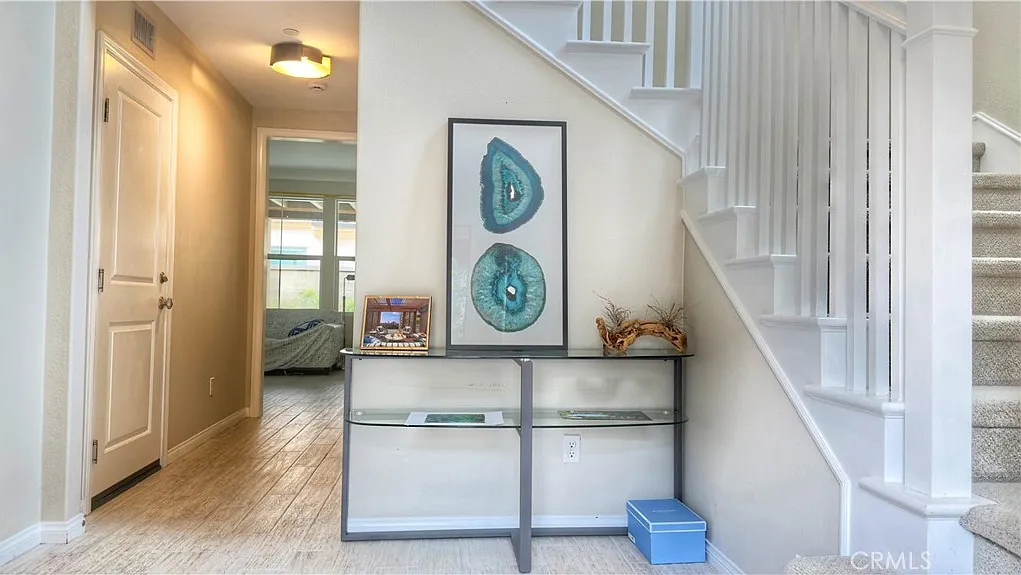 3 bed, 2.5 bath, 1920 sqft, $5,500 — Photo 3