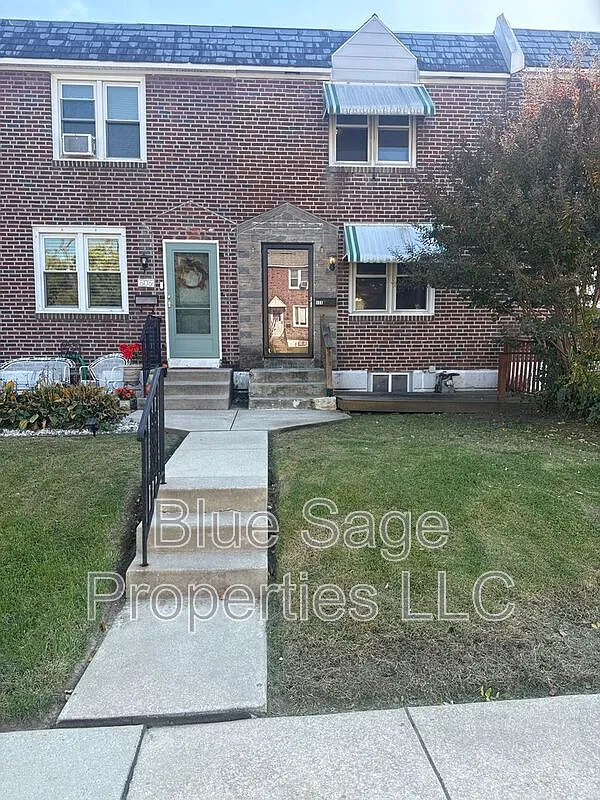 3 bed, 1.5 bath, 1120 sqft, $1,795 — Photo 1