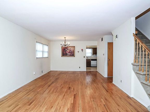 5th image of 104 Winchester Ave