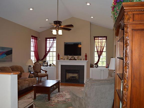 4th image of 815 Thomas Ct