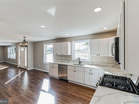 5th image of 710 Sportsman Ln