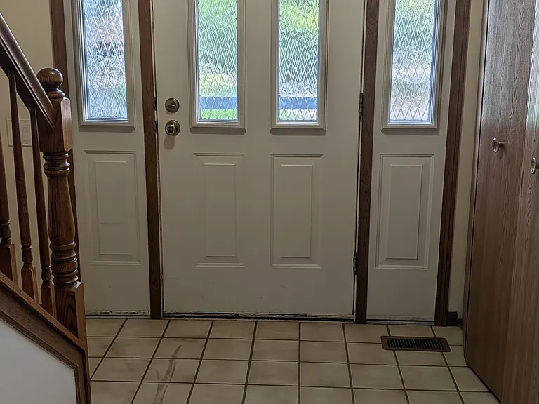 410 Orleans Ave — Photo 3