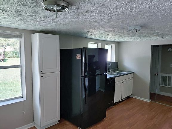 2nd image of 204 Grove St #A