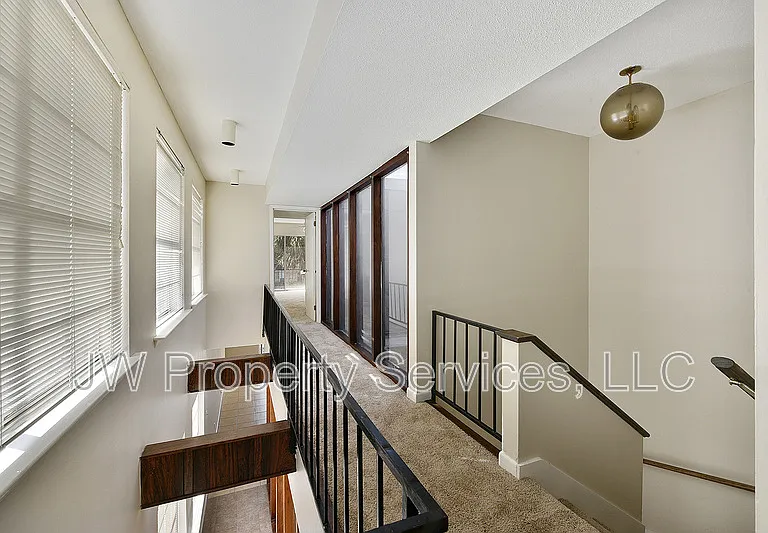 309 Lilac St — Photo 7